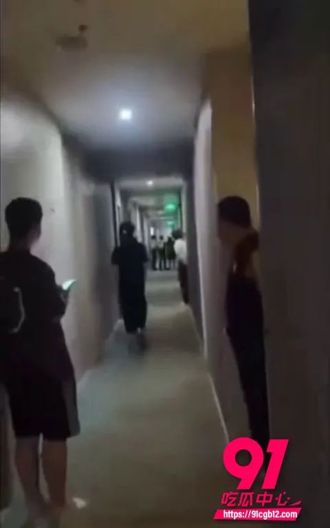 第一次见这样子被抓奸的1 第一次见这样子被抓奸的1