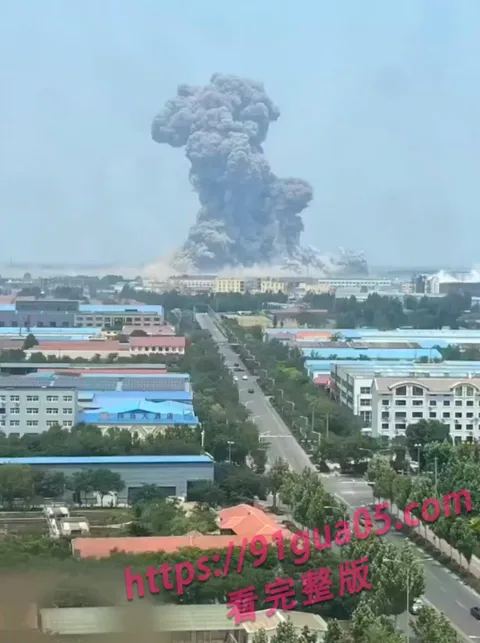 山东高密友道化学有限公司一车间突发爆炸3.jpg 山东高密友道化学有限公司一车间突发爆炸3.jpg